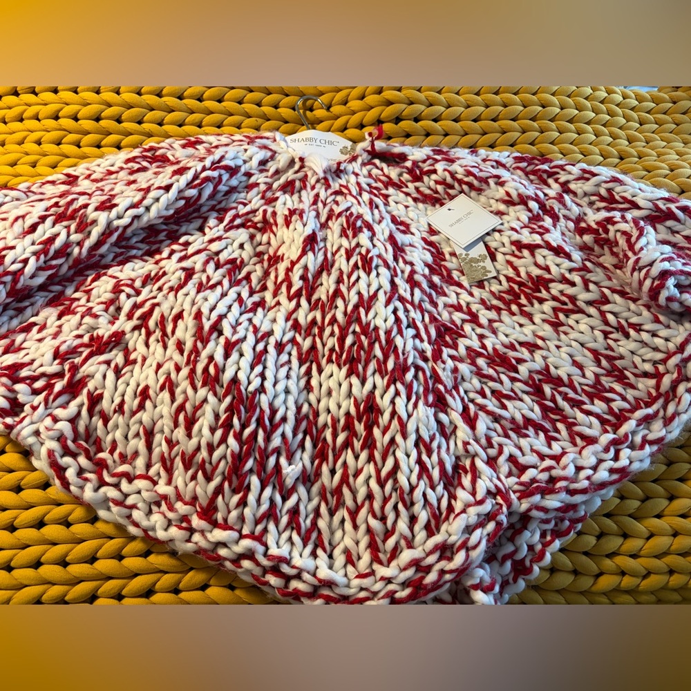Chunky Knit Red and White tree skirt new with tags